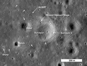 美探測器拍到阿波羅12號飛船登月痕跡