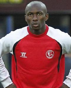 史蒂芬·姆比亞