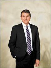 現任執行長 Hans-Otto Schrader