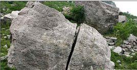 試劍石[黃山朱元璋試劍石]