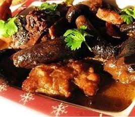 野蘑菇燉雞 野蘑菇燉雞
