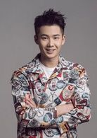 劉長發    演員 鍾偉倫