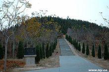 周山[洛陽附近山名]