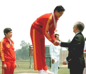 1984年許海峰領取金牌