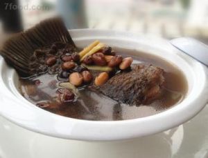 鯇魚尾煲黑豆湯 鯇魚尾煲黑豆湯
