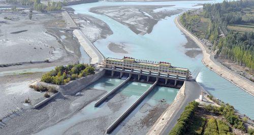 葉爾羌河莎車縣喀群引水壩一段