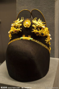 此冠出土時戴在萬曆皇帝的頭部