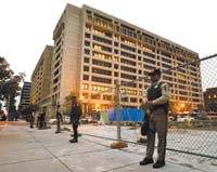 IMF總部大樓外戒備森嚴