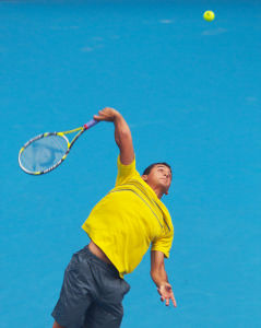 阿爾馬格羅的發球