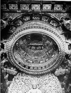 原隆福寺三寶殿內的藻井