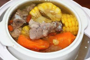 胡蘿蔔雞骨玉米湯 胡蘿蔔雞骨玉米湯