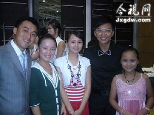 見到明星大家很開心