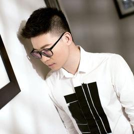 用情[夏天Alex演唱歌曲]