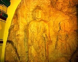 瑞山磨崖三尊佛像 瑞山磨崖三尊佛像