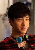 何澈澈   演員 井柏然