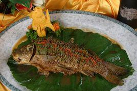 荷葉蒸鯽魚 荷葉蒸鯽魚