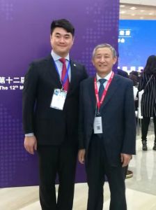 中民國貿聯合控股集團有限公司郎彪董事長與國資委副秘書長彭華崗參會