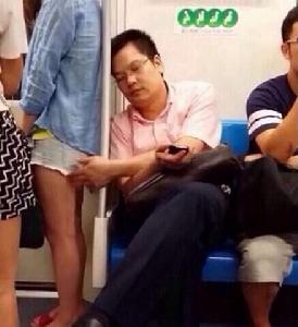 王其康[上海捷運摸女孩大腿男子]