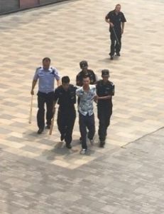 砍人男子被制服