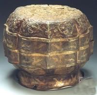 《鎏金雙鳳紋大銀盒》 《鎏金雙鳳紋大銀盒》