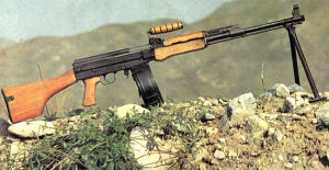 中國81式突擊步槍