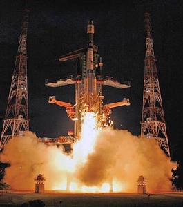 人造衛星[環繞地球在空間軌道上運行的無人太空飛行器]