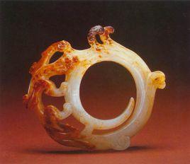 玉鏤雕螭形佩 玉鏤雕螭形佩