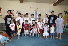 姜亦珊為孤殘兒童捐助