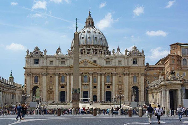 唯一未與中國建交的歐洲國家,面積等於天安門廣場,影響力卻驚人