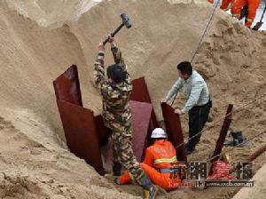 12·4湖南洞庭湖被埋挖沙工獲救事件