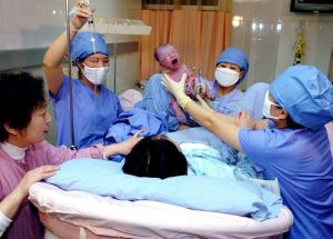 2005年1月6日零時2分，中國第13億個小公民出生