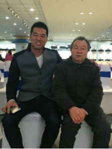 與何道洪大師在“景舟杯”制壺大賽頒獎典禮現場合影