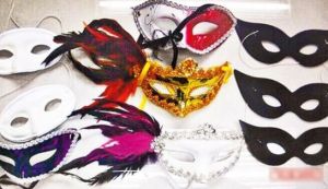 Leo辦淫趴遭警方查獲時，現場搜查出面具等助興工具