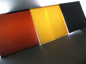 著色的微晶玻璃