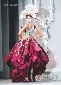 高級時裝(HAUTECOUTURE) 高級時裝(HAUTECOUTURE)