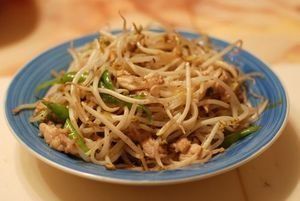 綠豆芽炒裡脊絲