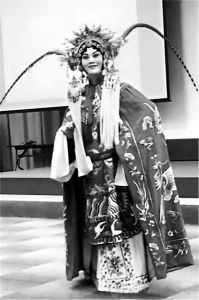 青年演員朱旭光表演經典豫劇《穆桂英掛帥》