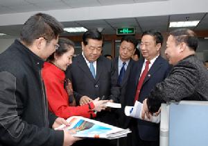 （圖）賈慶林視察人民政協報社