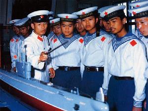 （圖）身著74式海軍服的中國海軍軍官和水兵