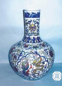 鬥彩龍鳳紋天球瓶