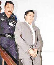 楊紫瓊之弟楊南日（前）