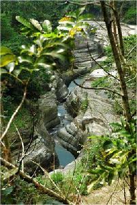 柔水堅石 柔水堅石