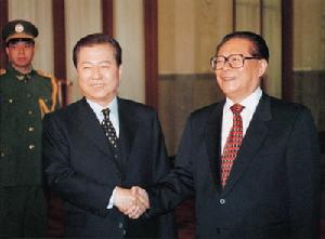 1998年11月11日至15日，韓國總統金大中對中國進行國事訪問，中國國家主席江澤民主持歡迎儀式並進行會談。