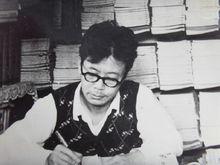 楊先生在寫作，1957年