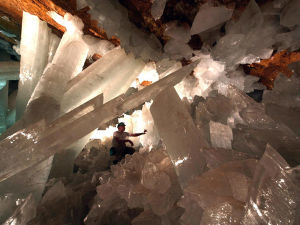 墨西哥巨型水晶洞