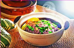 窩蛋牛肉煲仔飯