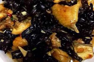 雞肉燉木耳 雞肉燉木耳