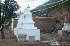 正在修建的村活動場