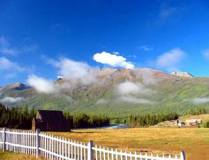 喀納斯湖畔圖瓦村