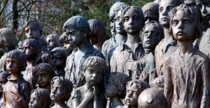 雕塑《利迪策村的孩子》局部